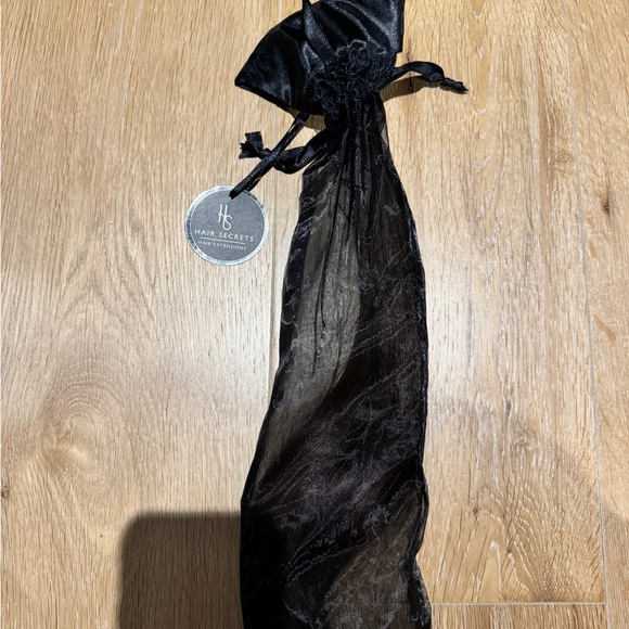 Clip In Hair Extensions - NWT - Picture 2 of 10